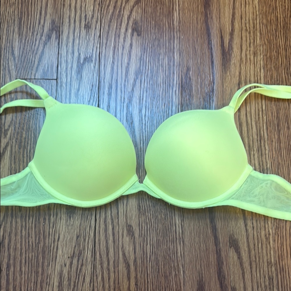 Everyday Smooth Push-Up Bra in Neon Yellow